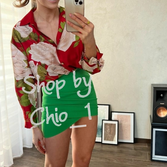 ZARA LONG PRINTED SHIRT Satin effect with V-neck color red Bloggers Favorite - Picture 9 of 13